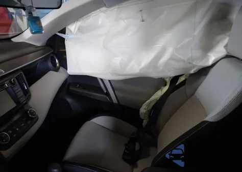 2018 Toyota Rav4 Xle из США, поврежденный, VIN JTMRFREV1JD254762